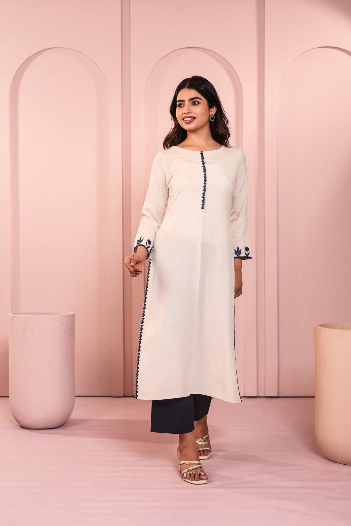LINEN BLEND 2PC EMBROIDERED KURTA SET WITH LACE DETAILS