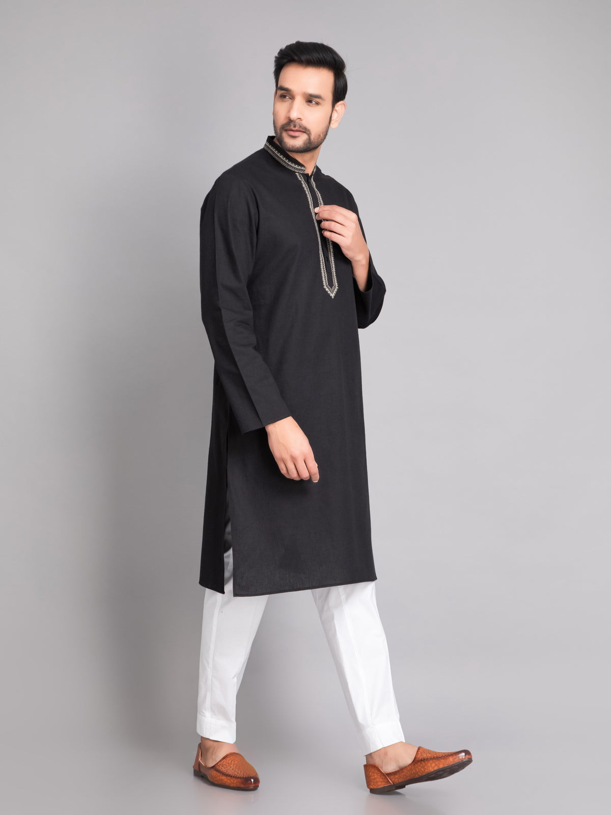 SUTI MEN'S BLACK COTTON LINEN EMBROIDERED KURTA