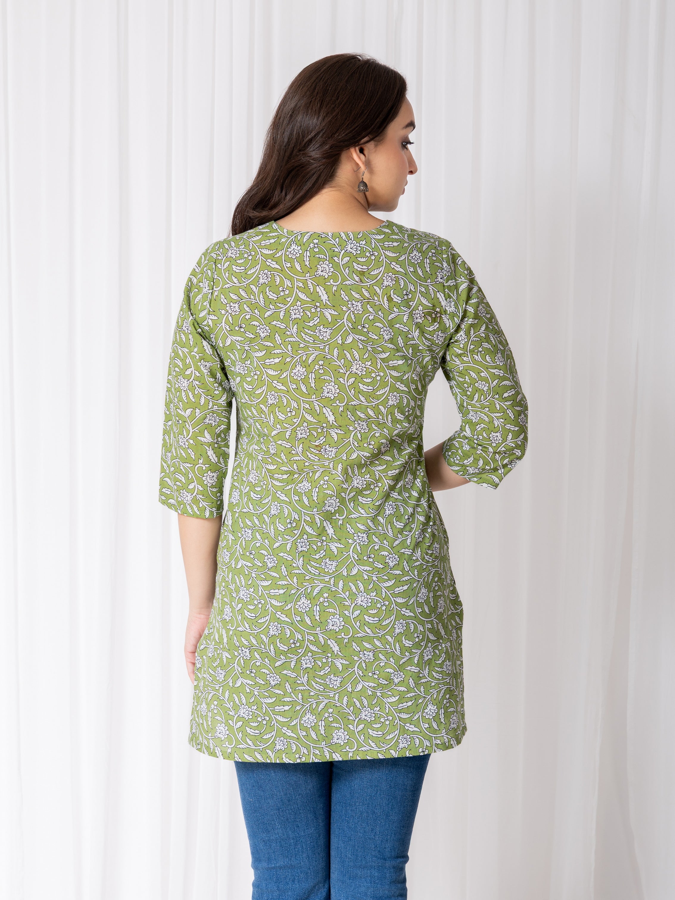Sage Green Sanganeri Print Mul Cotton Round Neck Straight Fit Short Kurti