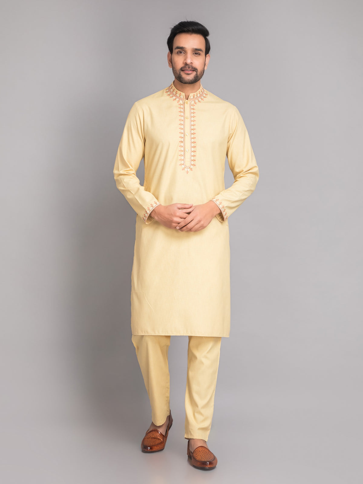 SUTI MENS'S 2 PCS KURTA SET IN MELLOOW YELLOW CHAMBRAY W/ EMBROIDERED NECKLINE