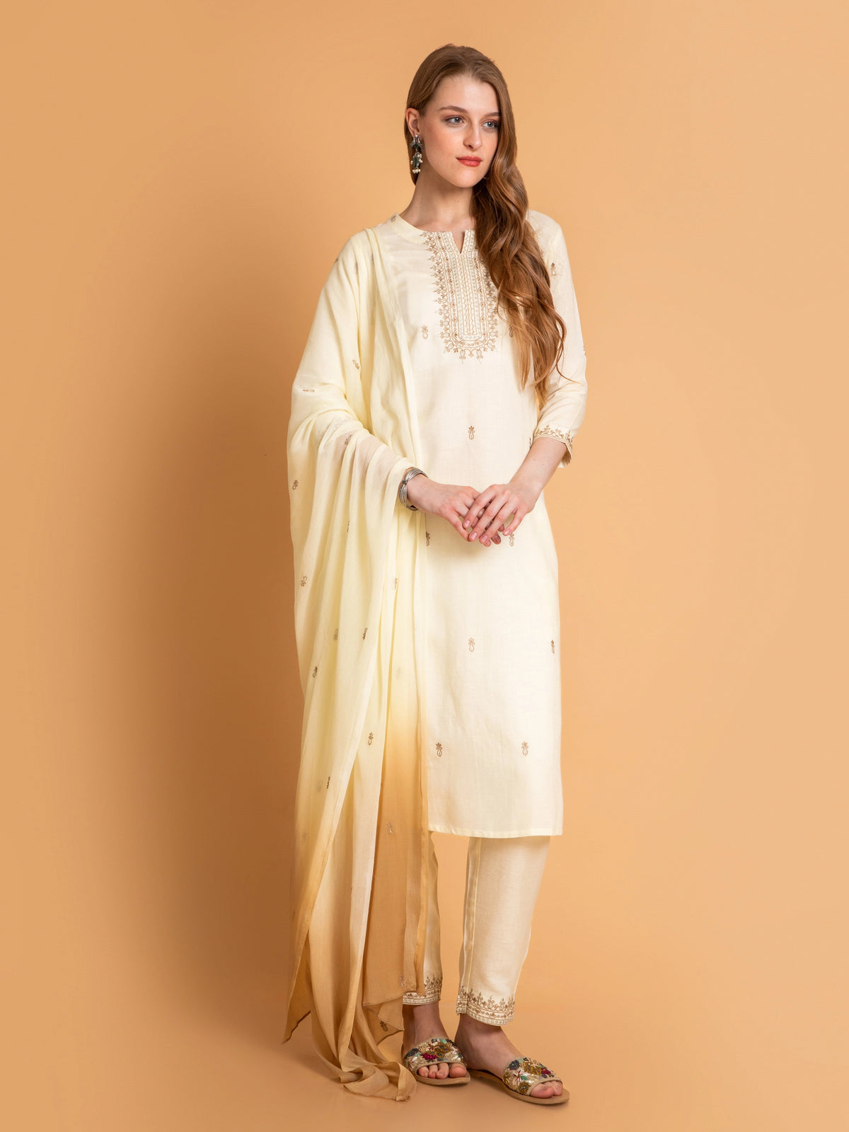 3PCS KURTA PANT SET DETAILED WITH EMBROIDERY