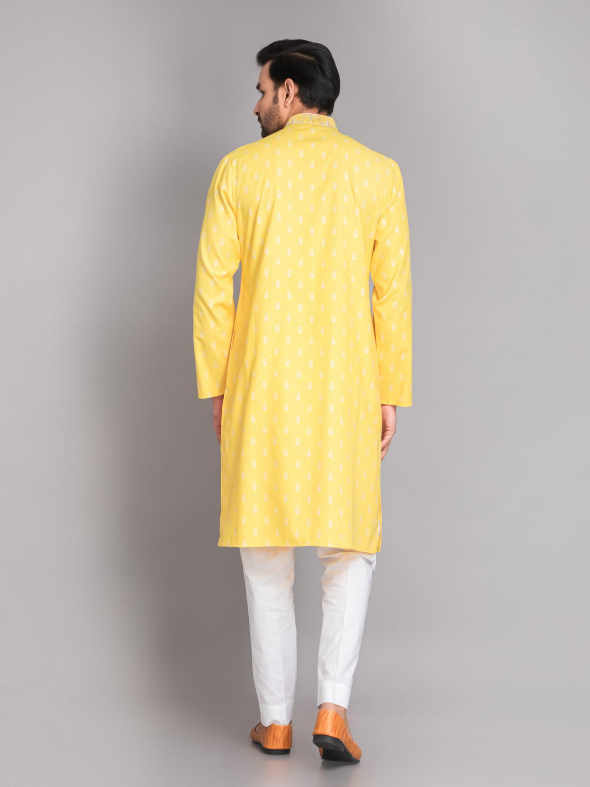 SUTI MEN'S CHAMBRAY PRINTED LONG KURTA EMBELLISHED WITH ZARI EMBROIDERY