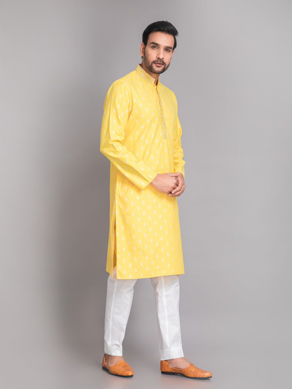 SUTI MEN'S CHAMBRAY PRINTED LONG KURTA EMBELLISHED WITH ZARI EMBROIDERY