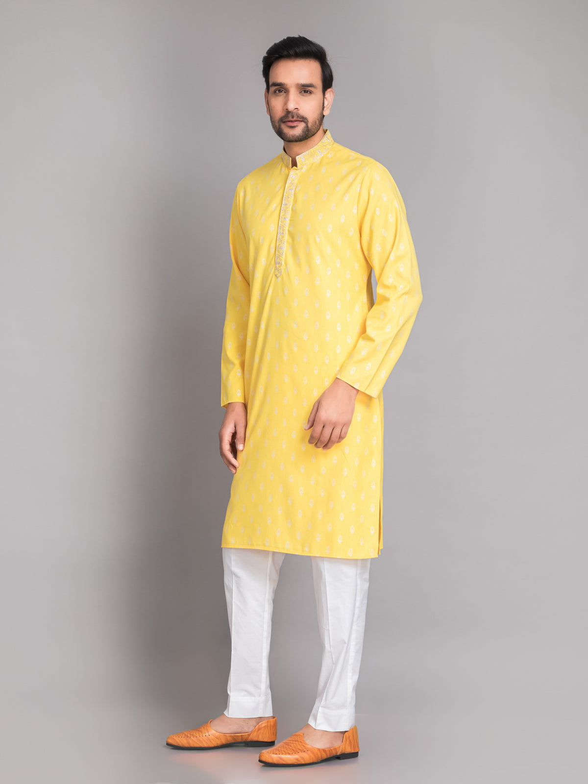 SUTI MEN'S CHAMBRAY PRINTED LONG KURTA EMBELLISHED WITH ZARI EMBROIDERY