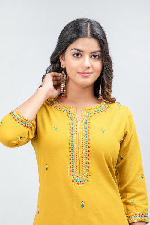 EMBROIDERED KURTA & PANT SET