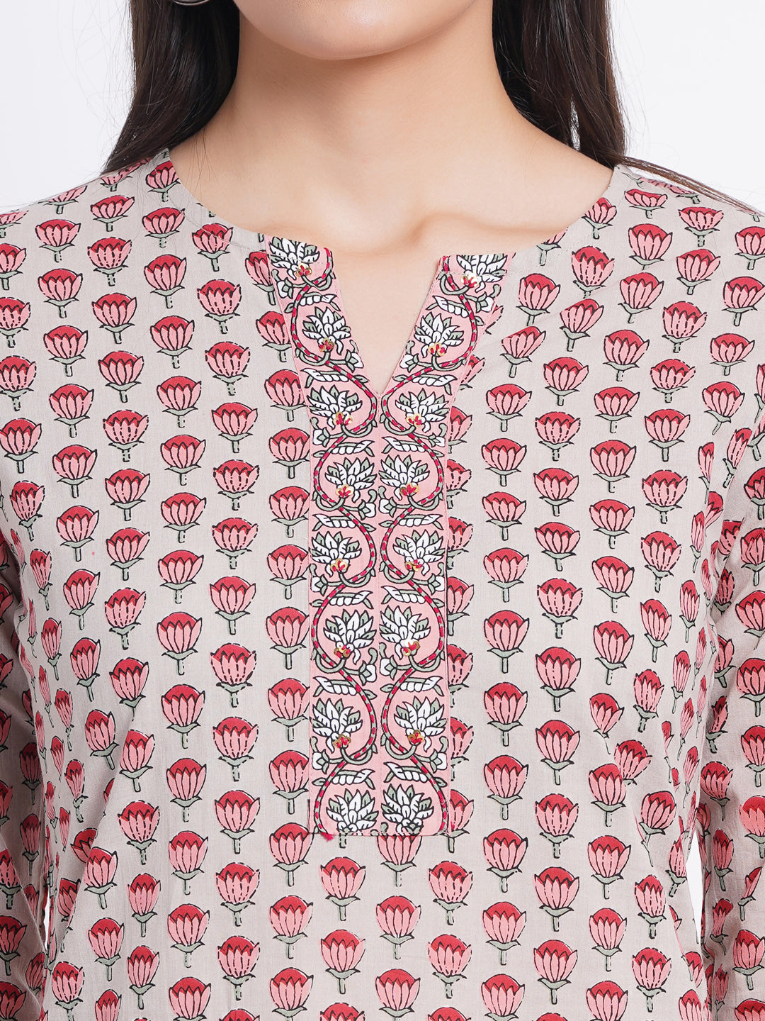 MUL COTTON PRINTED KURTA WITH LANTERN PANT SET EMBELLISHED WITH KANTHA DETAIL.