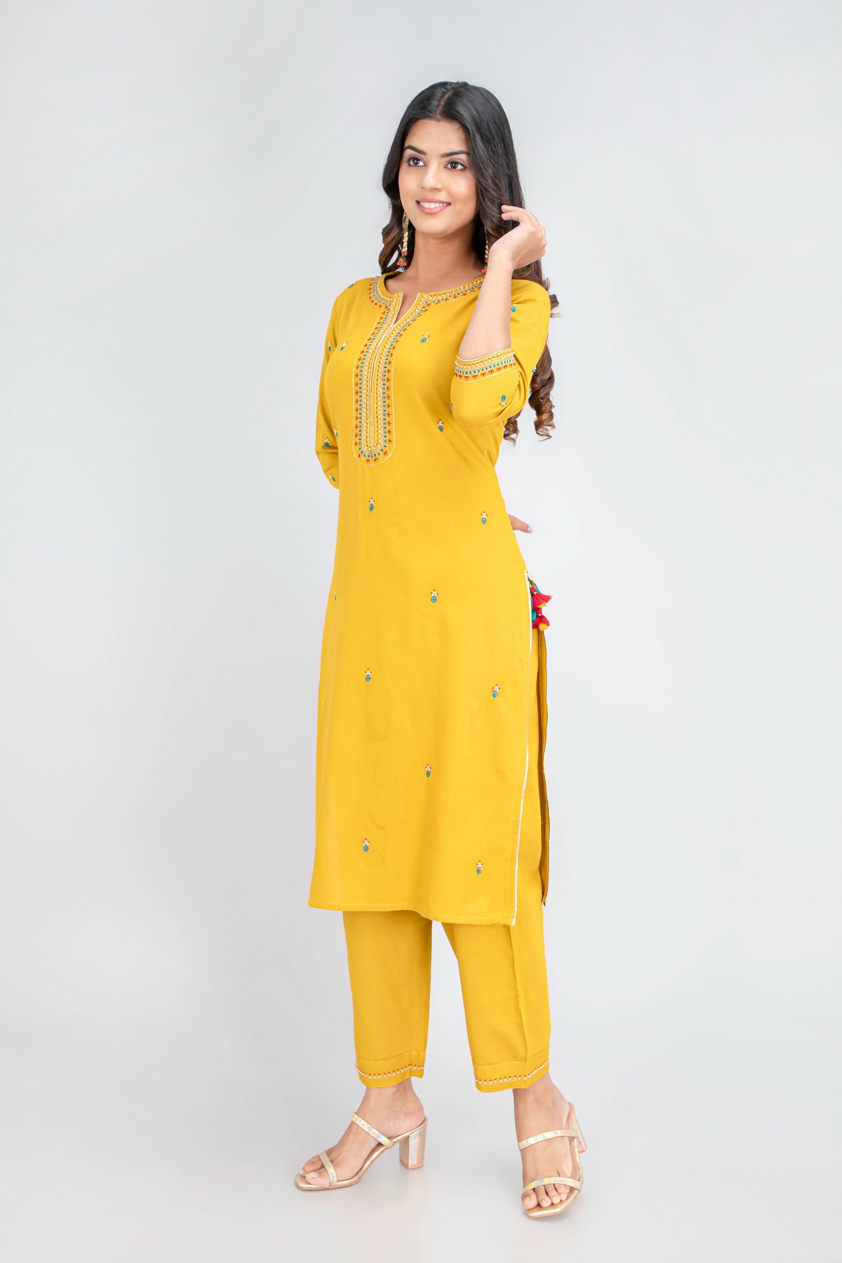 EMBROIDERED KURTA & PANT SET