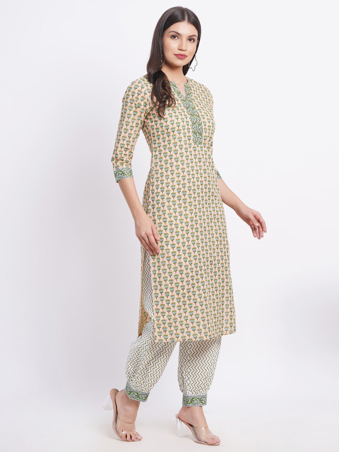 MUL COTTON PRINTED KURTA WITH LANTERN PANT SET EMBELLISHED WITH KANTHA DETAIL.