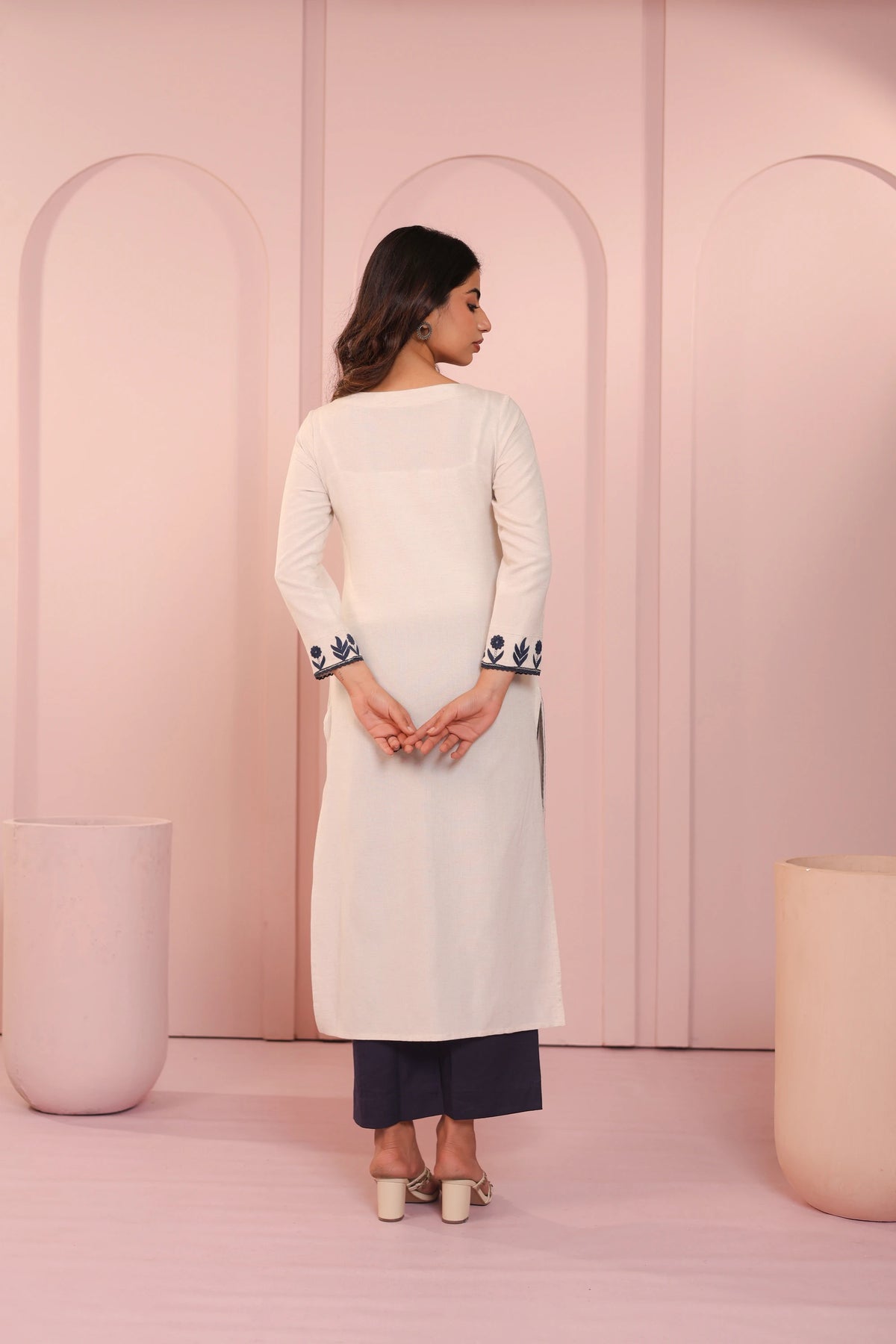 LINEN BLEND 2PC EMBROIDERED KURTA SET WITH LACE DETAILS