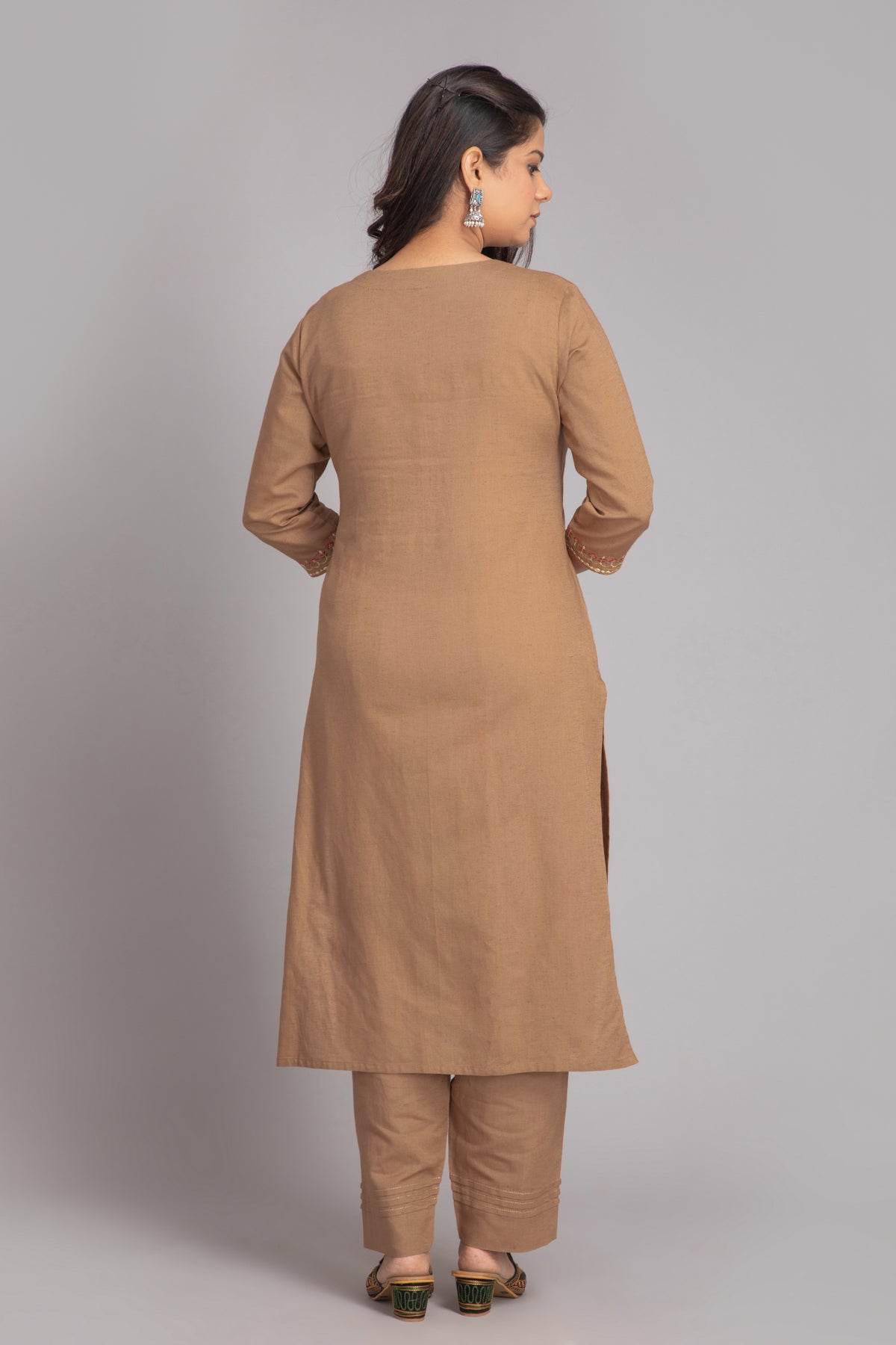 Embroidered 2pcs Kurta Set Detailed with Craft Buttons