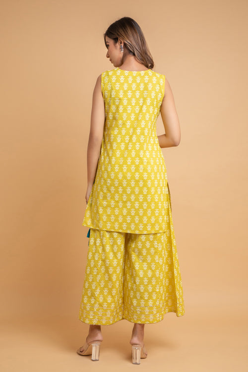 Mul Cotton Sleeveless Kurti & Palazzo Set with Dori Latkan