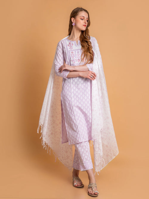 MUL COTTON 3PCSKURTA PANT SET EMBELISSHED WITH EMBROIDERY & LACE DETAILS