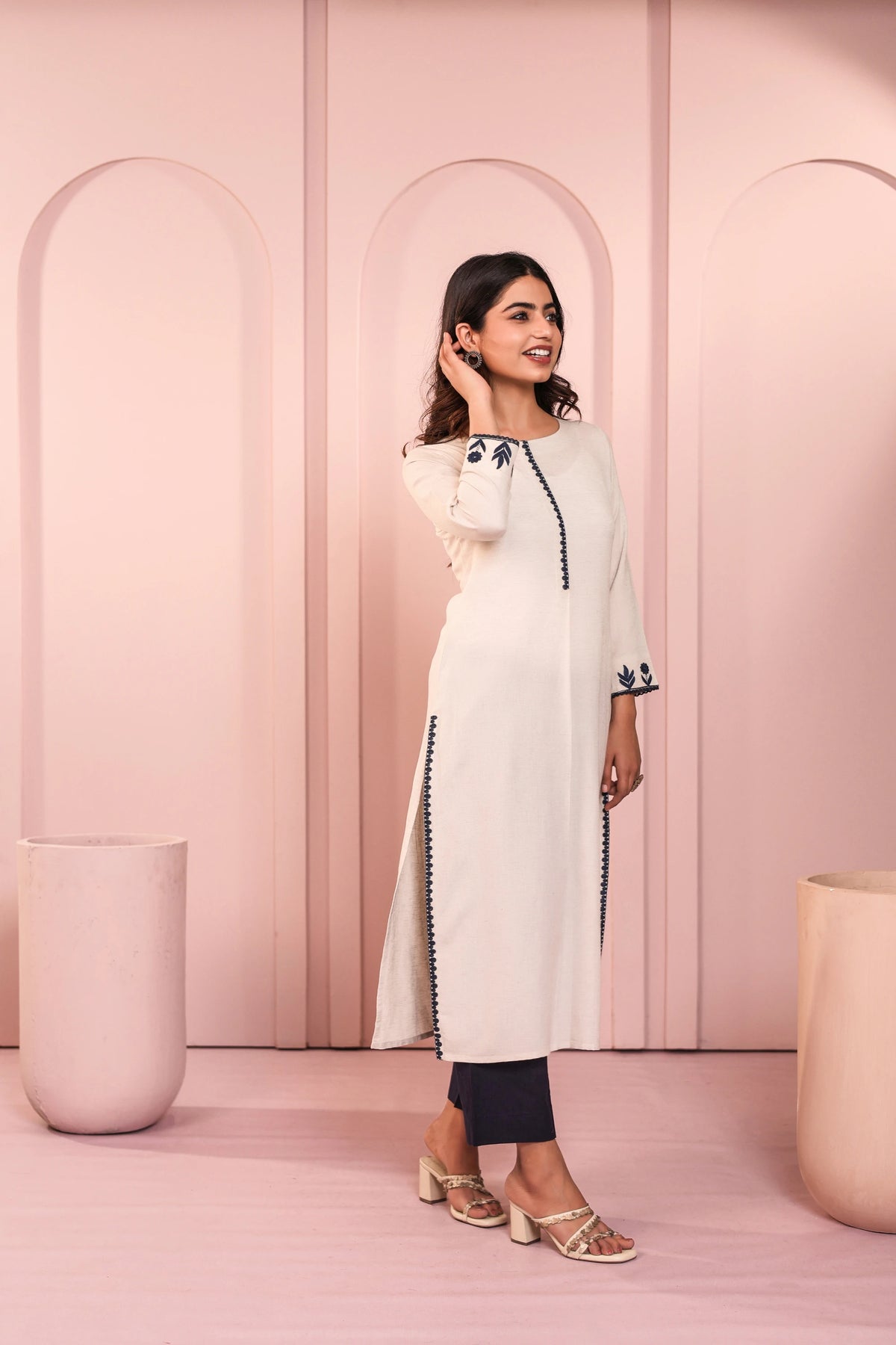 LINEN BLEND 2PC EMBROIDERED KURTA SET WITH LACE DETAILS
