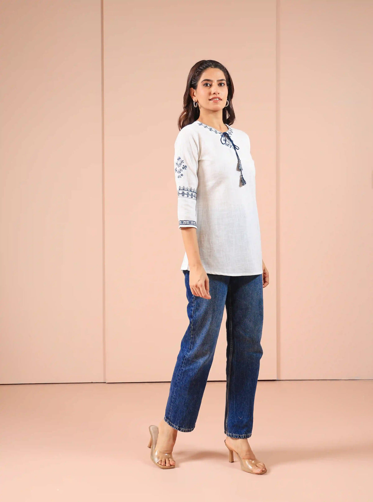 EMBROIDERED SHORT TOP WITH DORI TESSAL