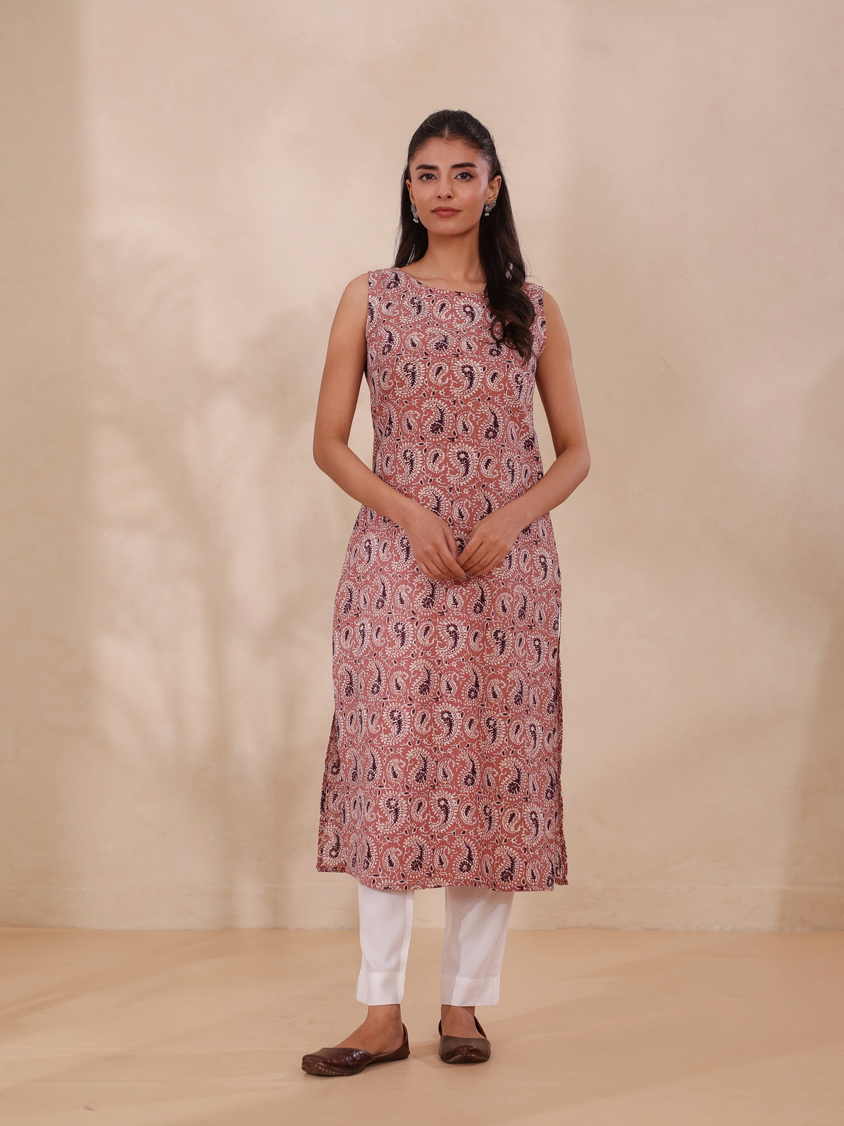 COTTON PRINTED SLEEVELESS STRAIGHT LONG KURTI