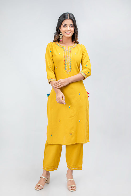 EMBROIDERED KURTA & PANT SET