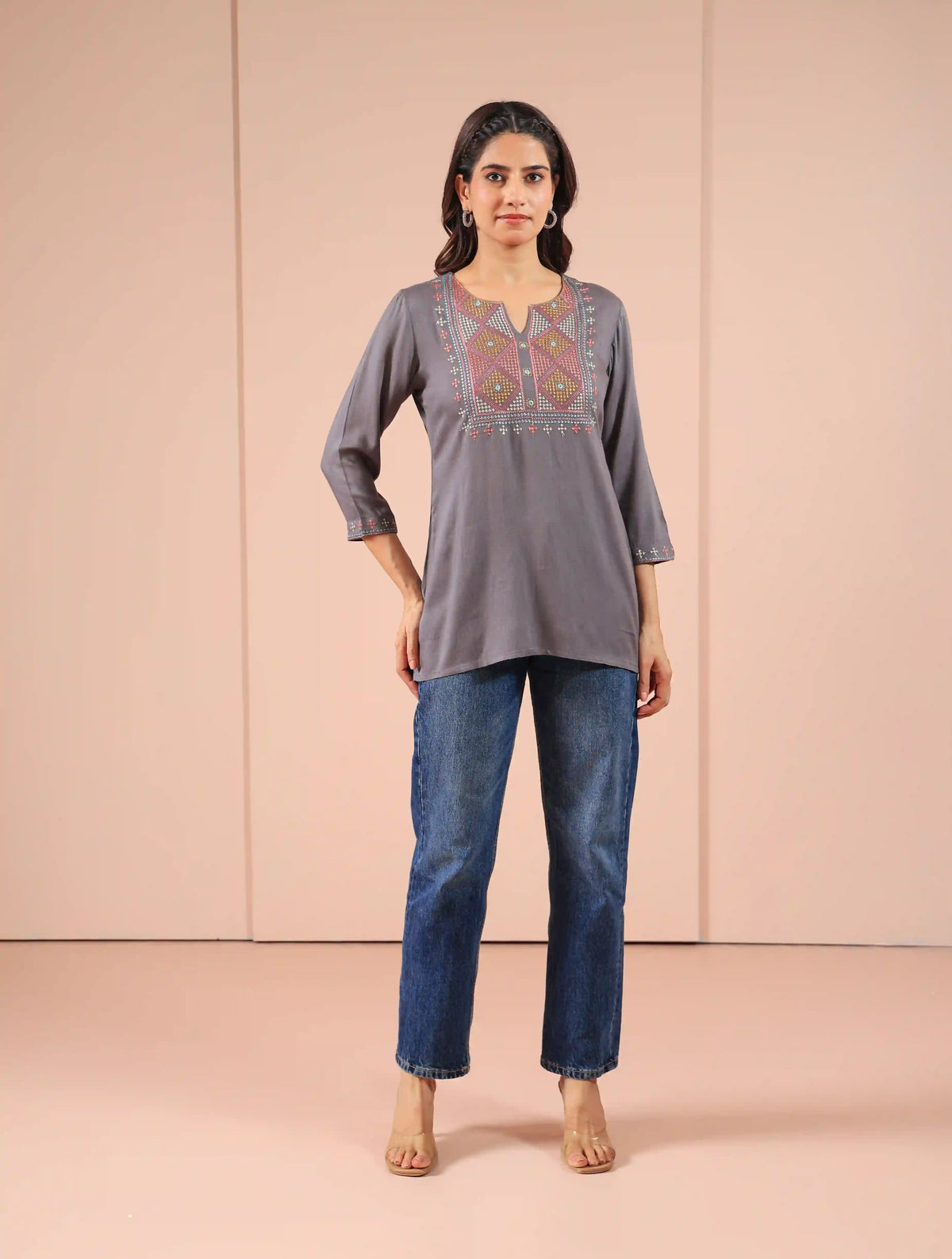 EMBROIDERED SHORT TOP