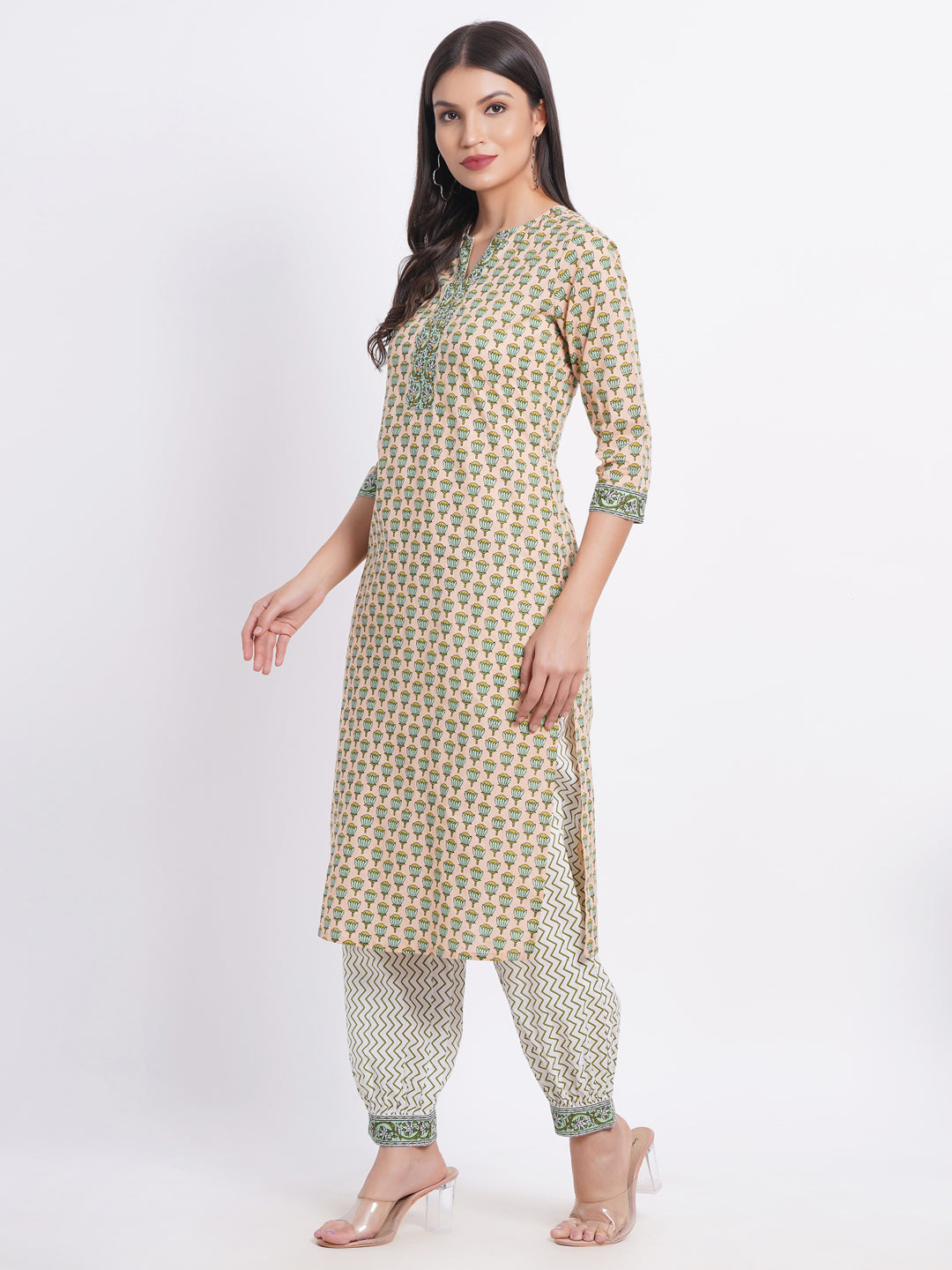 MUL COTTON PRINTED KURTA WITH LANTERN PANT SET EMBELLISHED WITH KANTHA DETAIL.