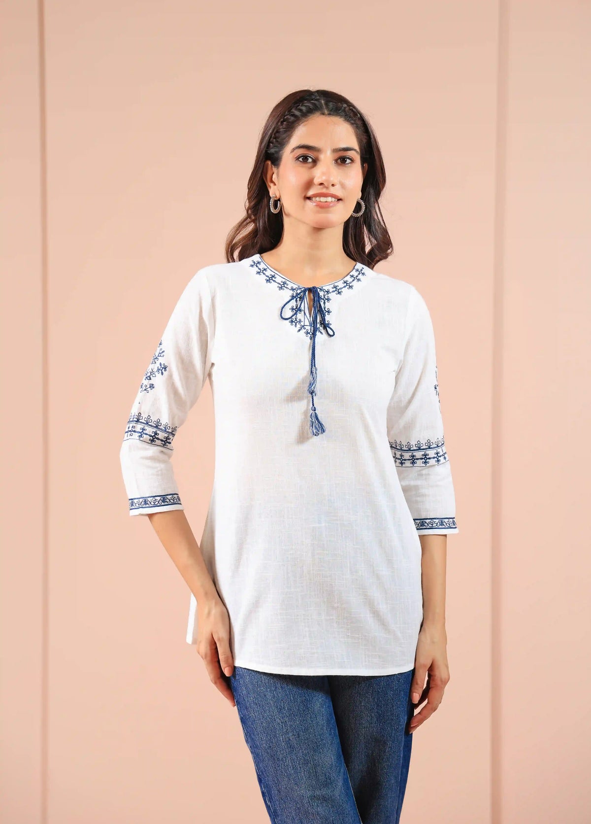 EMBROIDERED SHORT TOP WITH DORI TESSAL