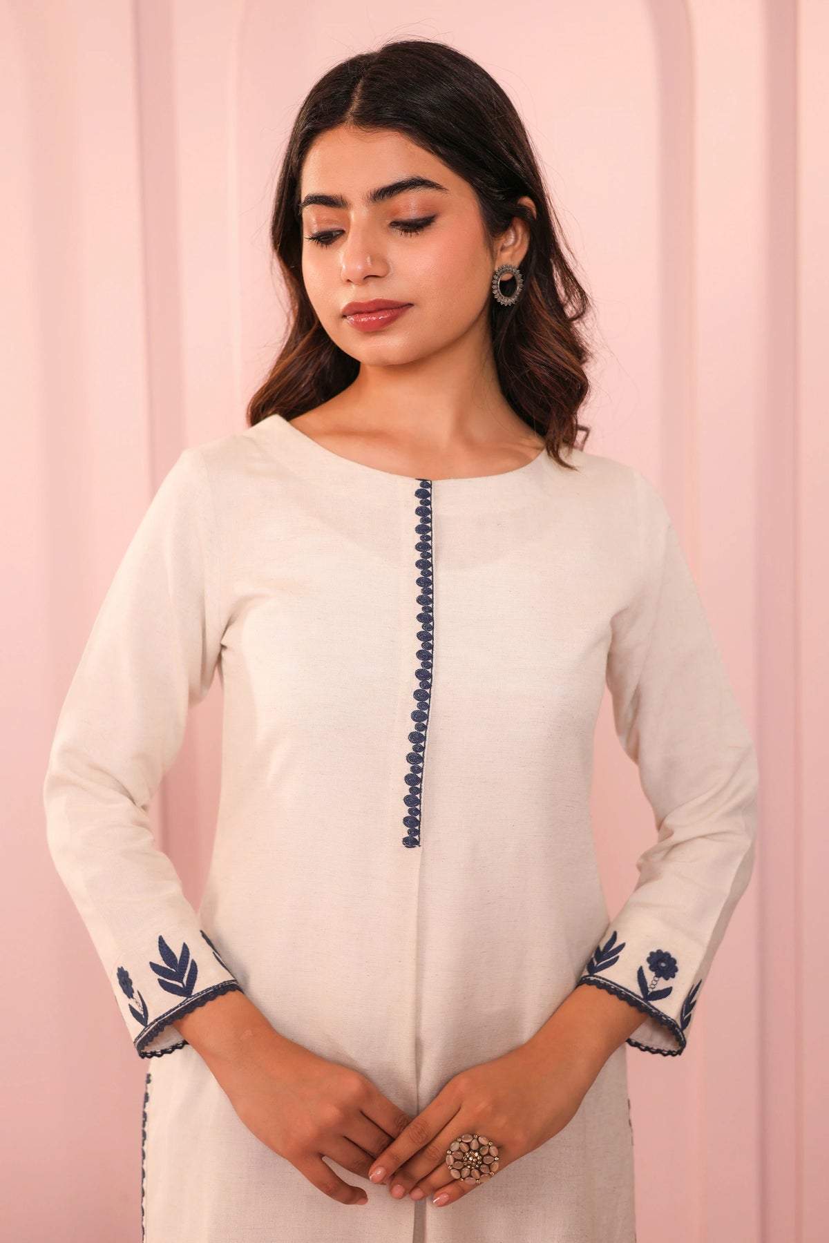 LINEN BLEND 2PC EMBROIDERED KURTA SET WITH LACE DETAILS