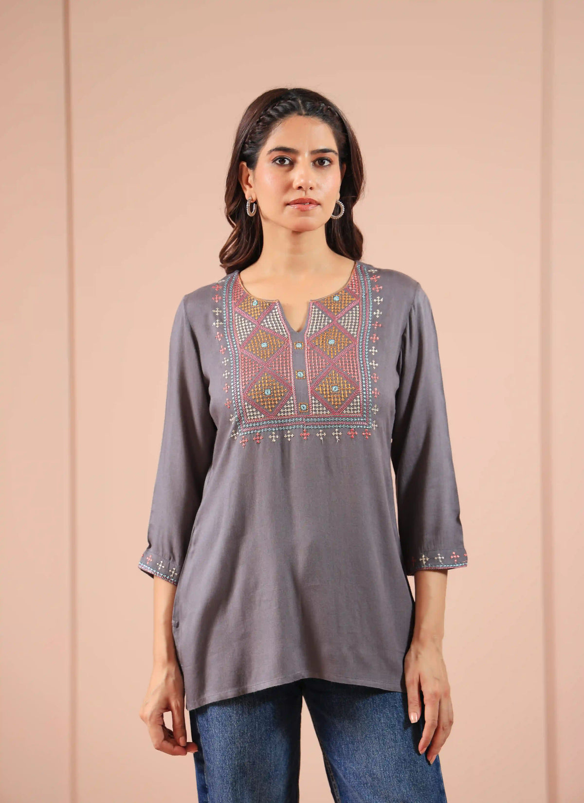 EMBROIDERED SHORT TOP