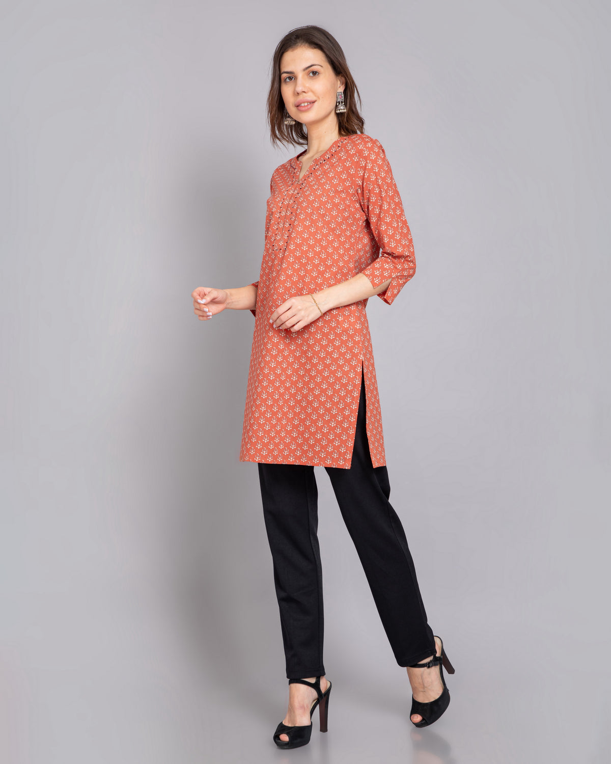 Suti Women Cotton Printed Straight Kurti Detailed With Handwork