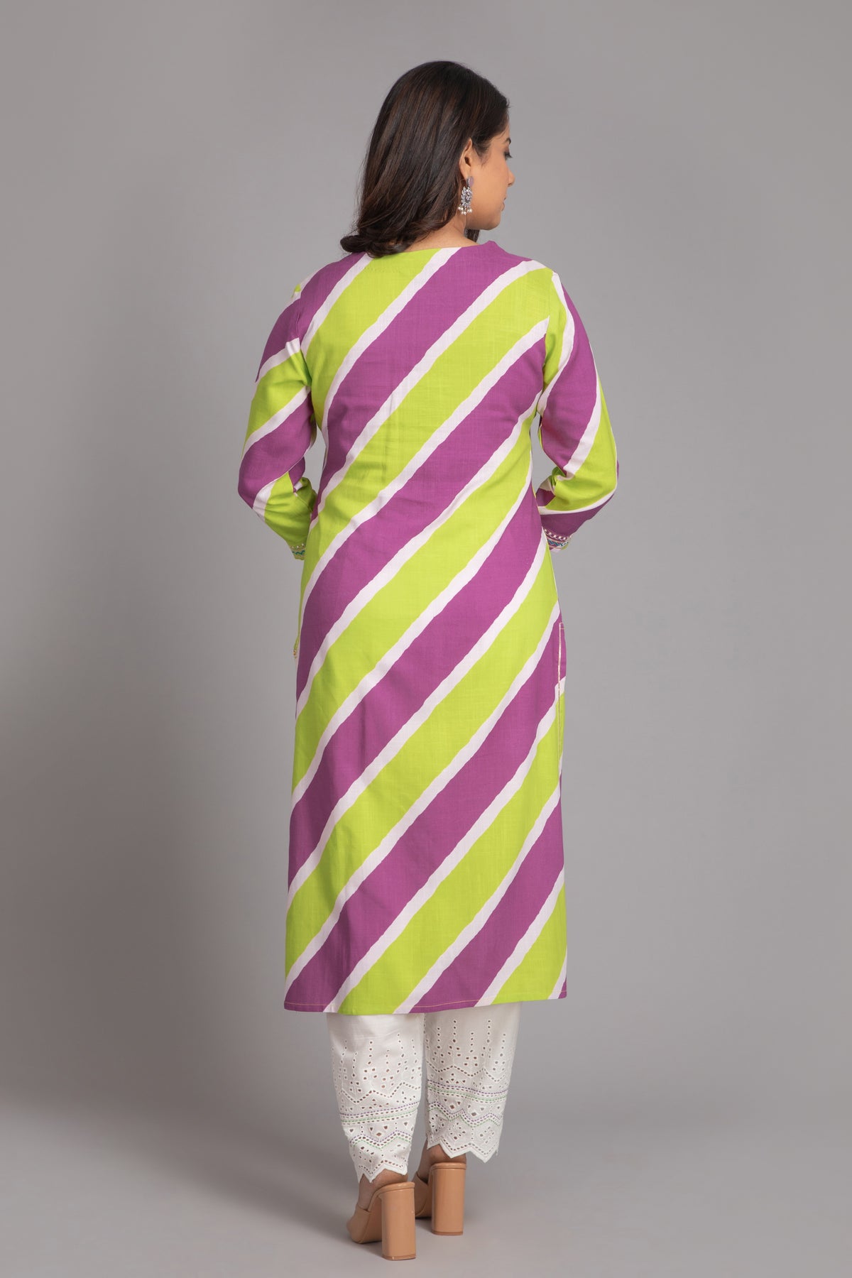 Leheriya Print Embroidered Kurta With Chiffle Solid Straight Pants