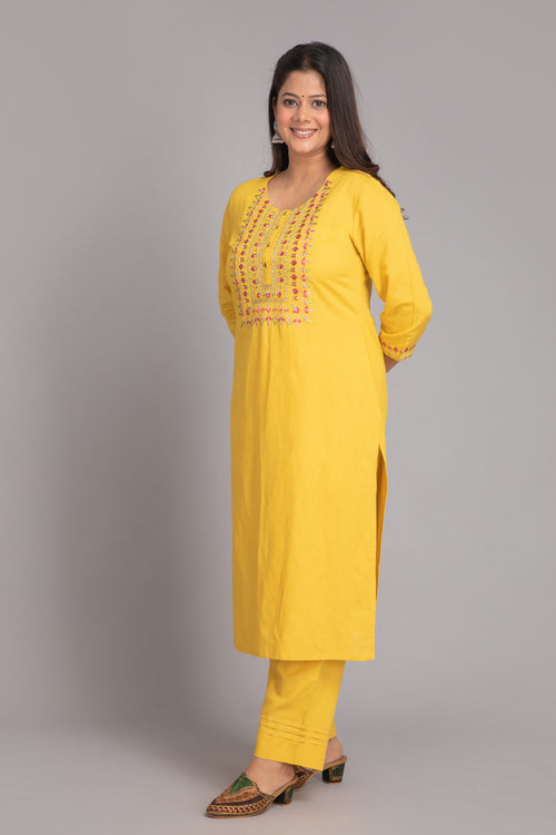 Embroidered 2pcs Kurta Set Detailed with Craft Buttons