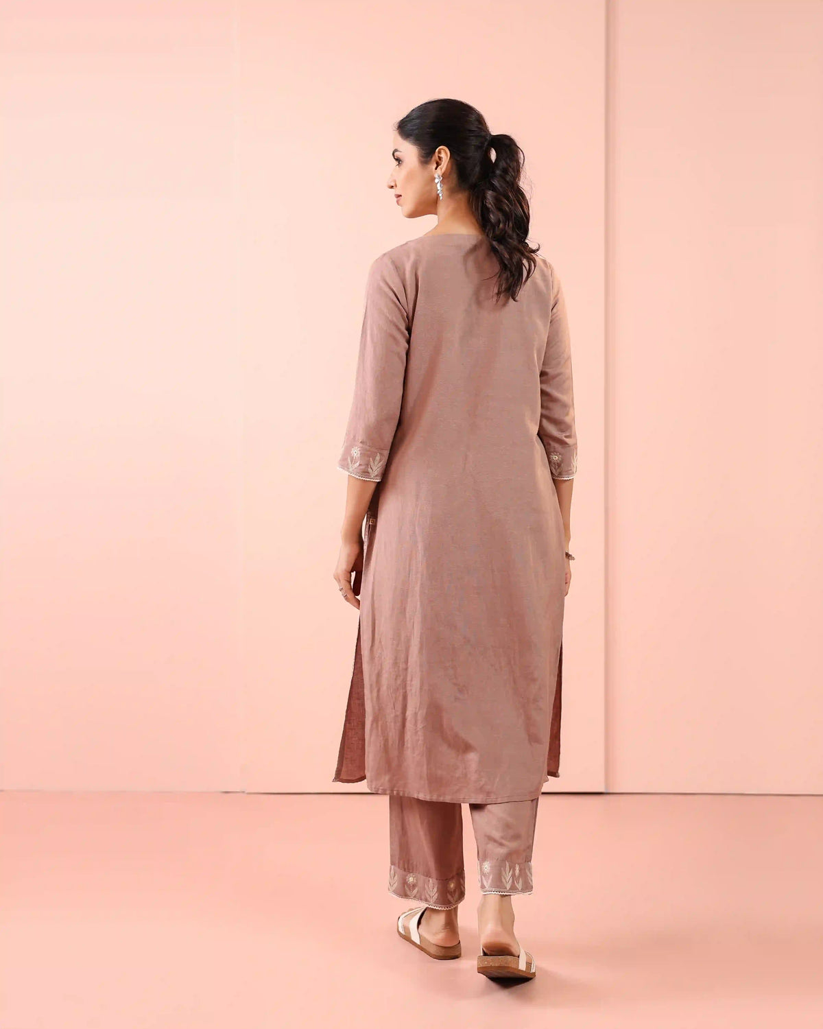LINEN BLEND 2PC EMBROIDERED KURTA SET WITH LACE DETAILS
