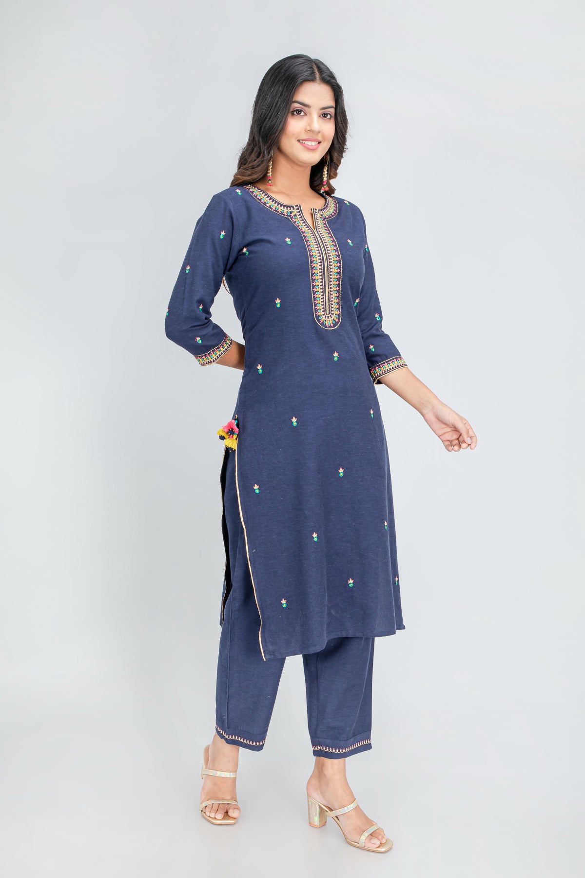 EMBROIDERED KURTA & PANT SET