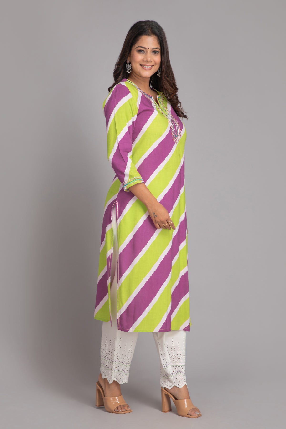 Leheriya Print Embroidered Kurta With Chiffle Solid Straight Pants