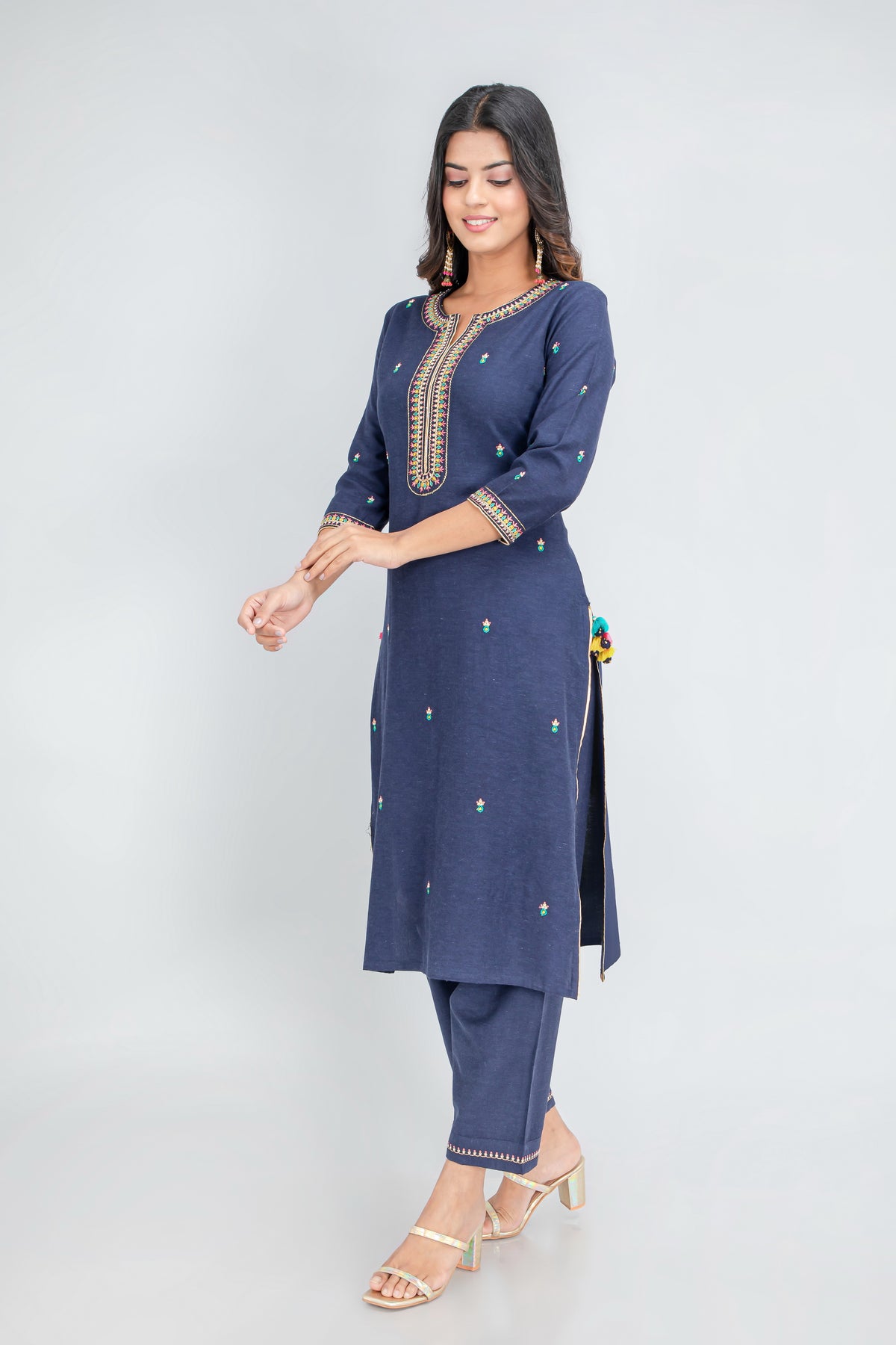 EMBROIDERED KURTA & PANT SET