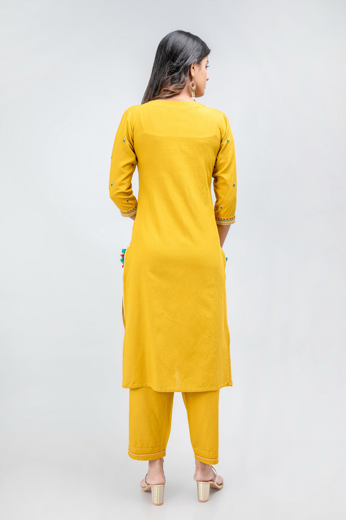 EMBROIDERED KURTA & PANT SET