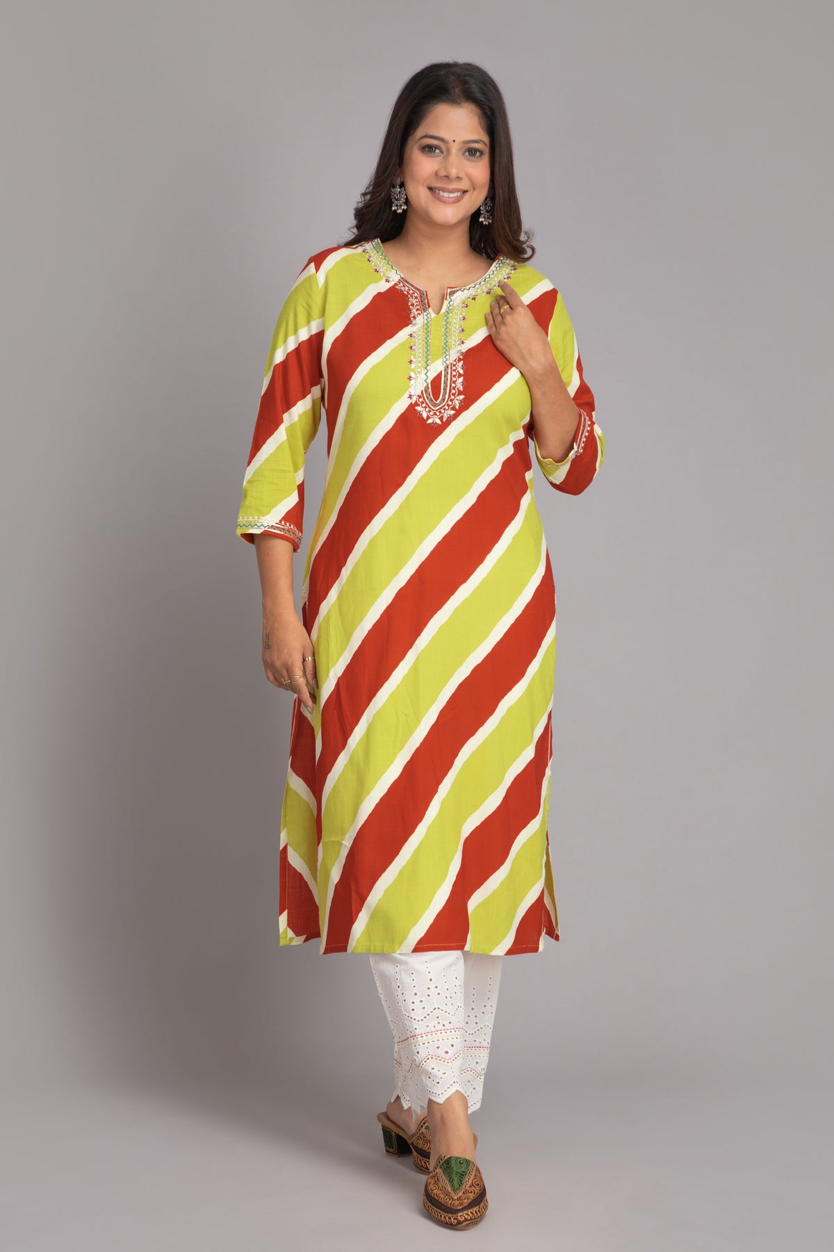 Leheriya Print Embroidered Kurta With Chiffle Solid Straight Pants