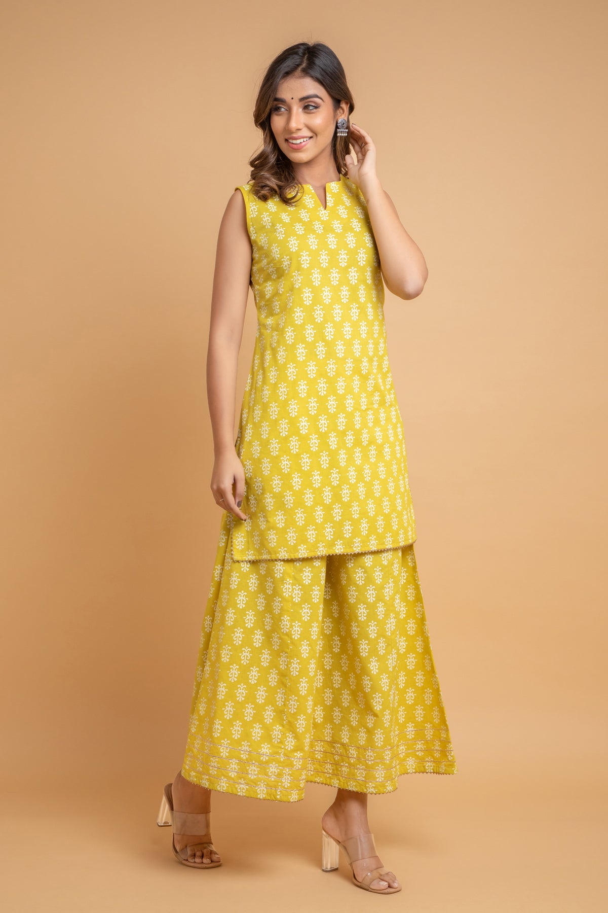 Mul Cotton Sleeveless Kurti & Palazzo Set with Dori Latkan