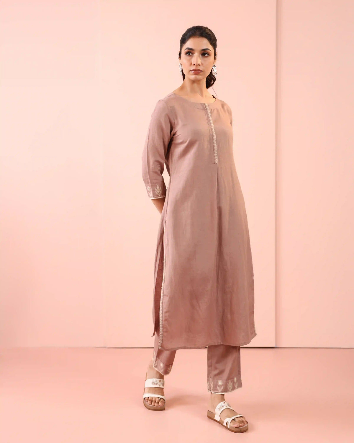 LINEN BLEND 2PC EMBROIDERED KURTA SET WITH LACE DETAILS