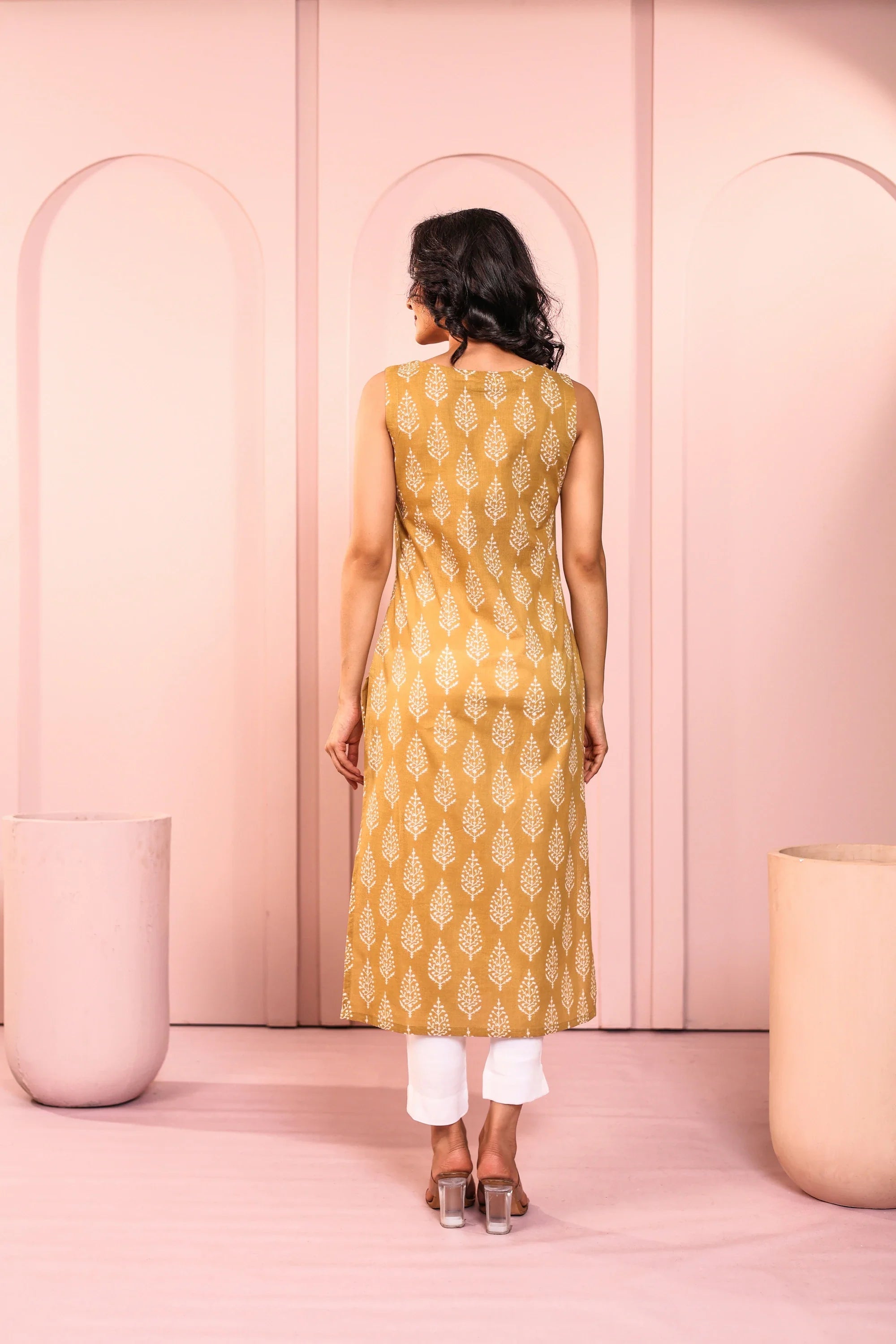 Women Brown Mul Cotton Boat Neck Sleeveless kurti