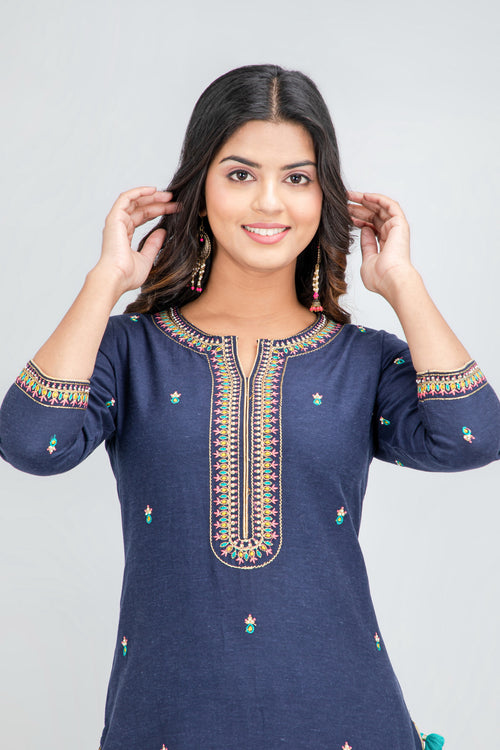 EMBROIDERED KURTA & PANT SET