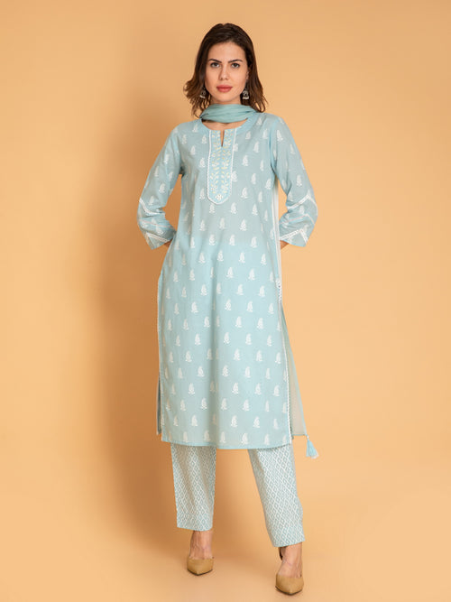 MUL COTTON PRINTED 3PCS. KURTA PANT SET EMBELLISHED WITH EMBROIDERY AND LACE DETAILS.