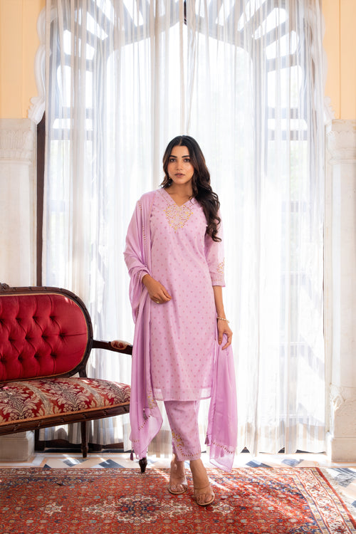 CHANDERI 3PC KURTA PANT SET WITH DELICATE EMBROIDERY DETAILS